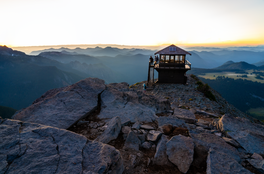 Museum-Quality Matte Paper Poster- "Mt. Fremont Historic Fire Lookout", Mt. Rainier National Park, Washington, USA 30x45 cm / 12x18″